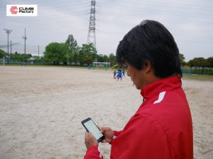 Atletaを見る長谷川 憲司氏