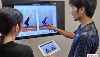 CLIMB TRで姿勢改善をするZEXIMのトレーナー