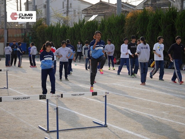 練習をする橘高校の選手